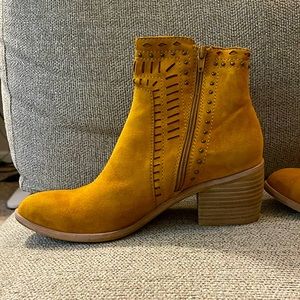 Silent D boots, size 41, worn once.